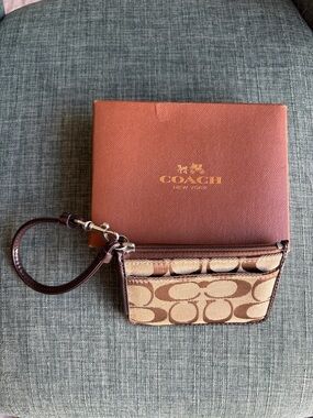 Coach vintage mini skinny Signature Wristlet ID Card Case Brown leather Classic